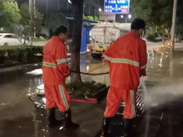 【会员风采】浙江爱中环境科技有限公司——保洁“白加黑” 环境“美加净” | 桐庐爱中夜间“洗城”洗出好颜值